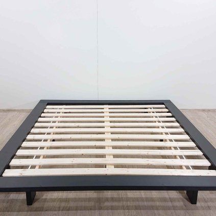 Dvoulůžková dřevěná postel Japan 180 x 200 cm Karup Design