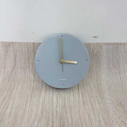 Šedý budík Karlsson Mantel, o 12 cm