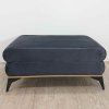 Tmavě šedý puf se sametovým potahem Astre Windsor & Co Sofas