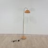 Stojací lampa v okrově žluté barvě Leitmotiv Decova