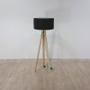 Stojací lampa s černým stínítkem a tyrkysovým kabelem Ragaba Wanda