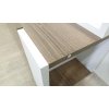 Bílý TV stolek s detaily v dekoru ořechového dřeva Matera Walnut White_7